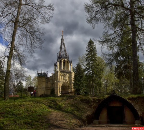 Шуваловский парк Церковь Петра и Павла