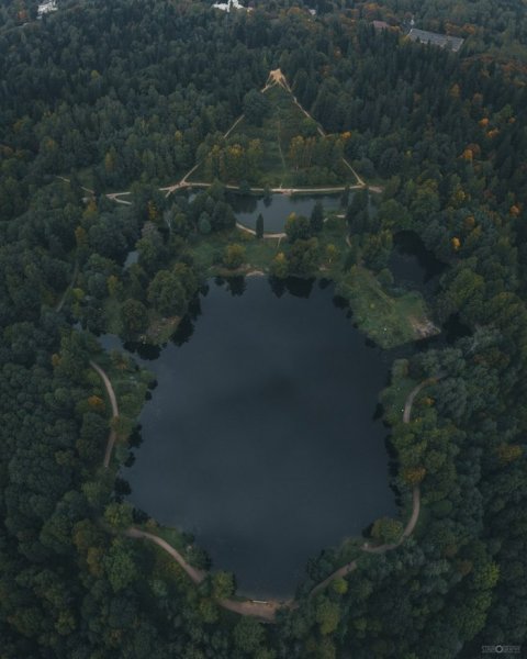 Озеро рубаха Наполеона Шуваловский парк