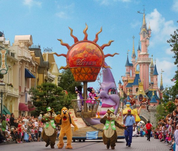 Тематический парк Диснейленд в Париже
