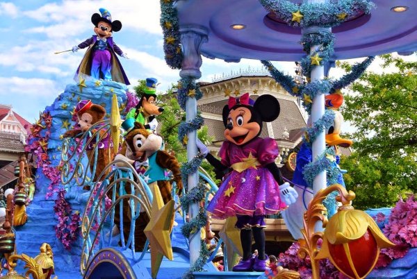 Диснейленд Париж парад героев