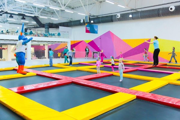 Батутный парк небо на Севастопольском