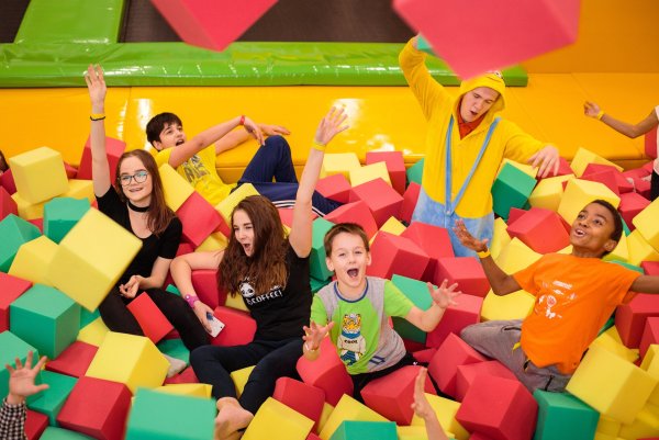 Батутный центр атмосфера Колумбус