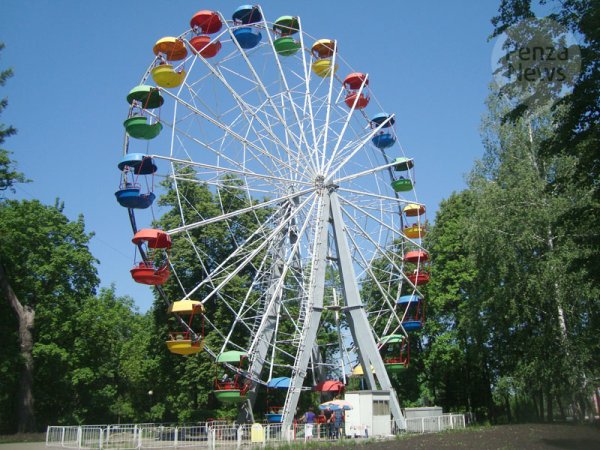Колесо обозрения Пенза парк Белинского