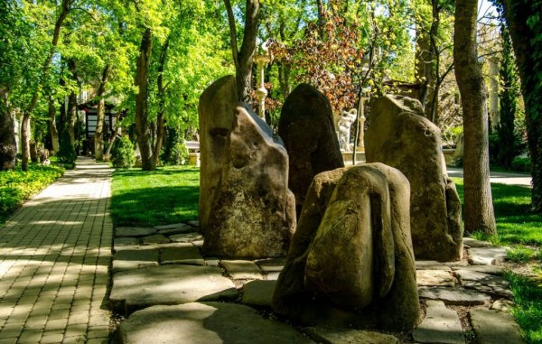 Кабардинка старый парк музей камней