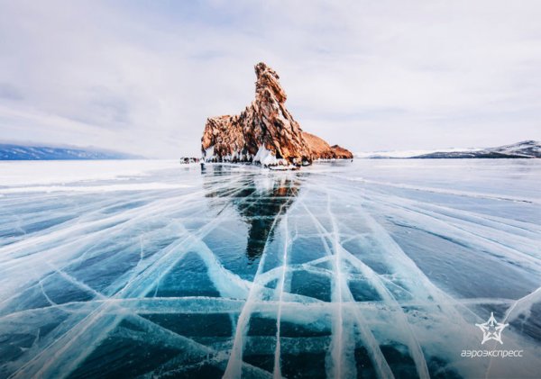 Замерзшее озеро Байкал