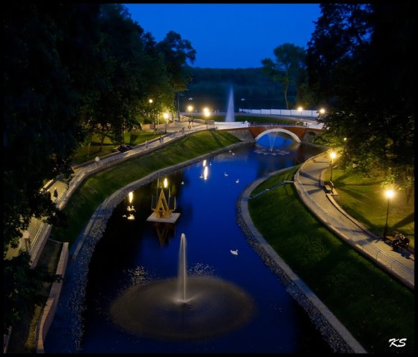 Гомельский парк ночью набережная