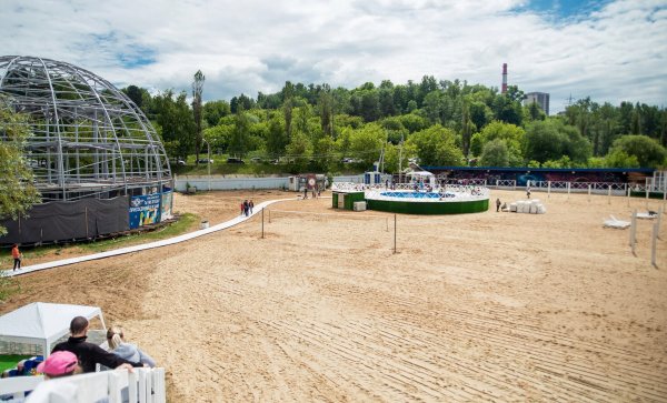 Парк мир Калуга на берегу Яченского водохранилища