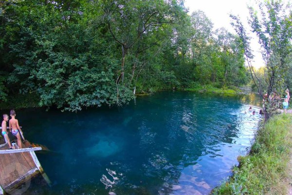 Проточное голубое озеро Казань