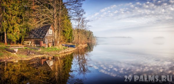 Избушка у реки