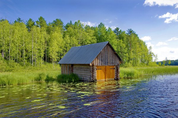 Баня на берегу озера
