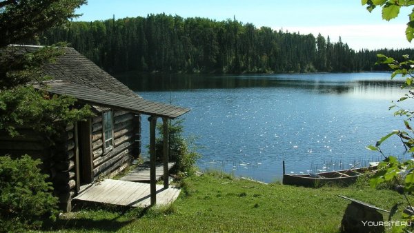Домик лесника около озера Выштынецком озере