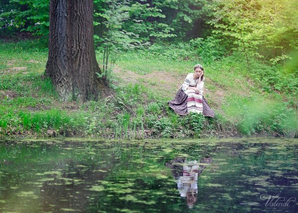 Аленушка на берегу озера