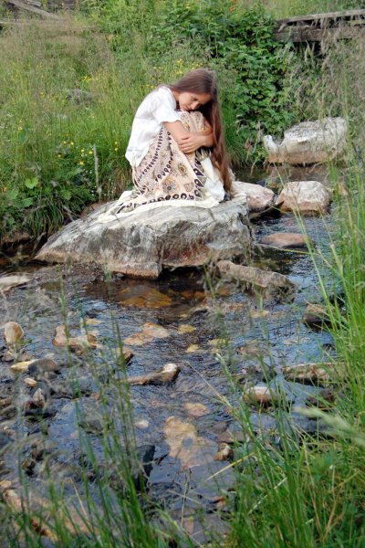 Аленушка у реки