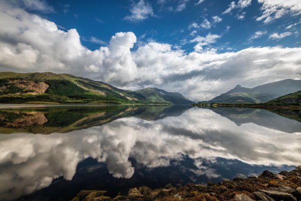 Озеро Лохнесс в Шотландии