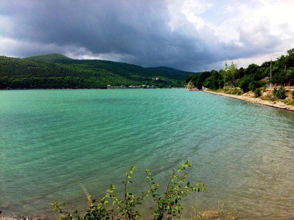 Оз Абрау Дюрсо