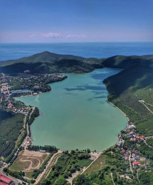 Поселок Абрау Дюрсо Краснодарский край