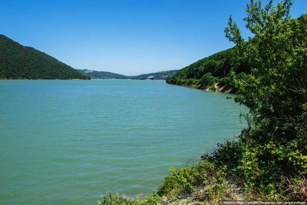 Горное озеро Абрау Дюрсо