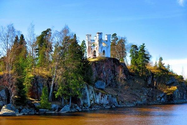 Парк Монрепо в Выборге замок