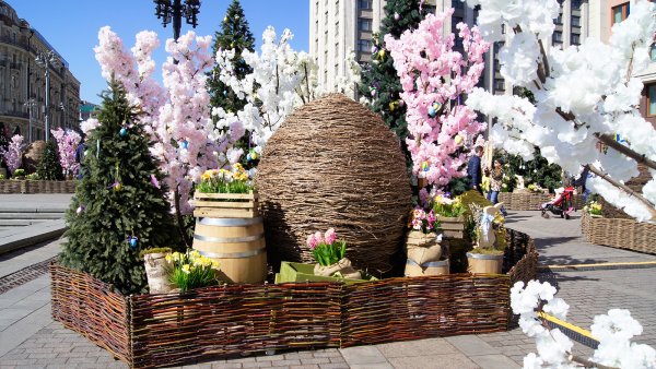 Манежная площадь на Пасху