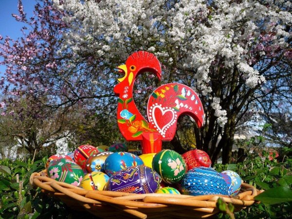 Украшение участка к Пасхе