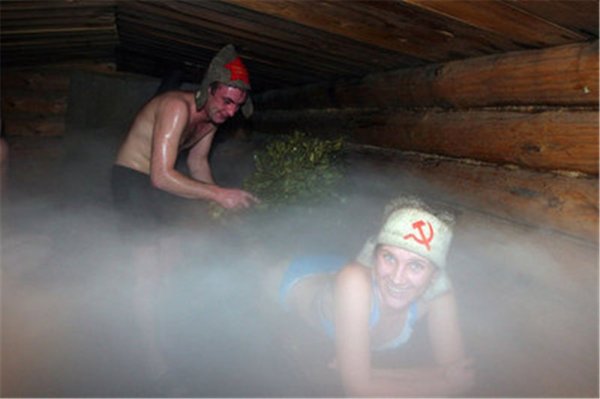 Человек в деревенской бане