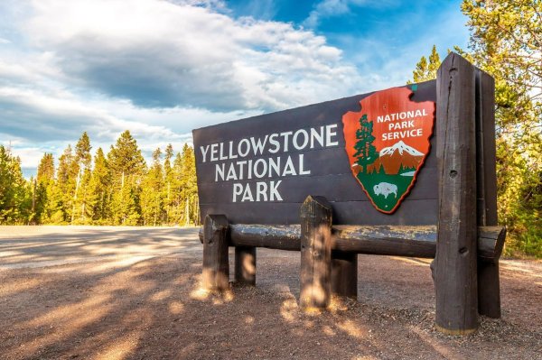 Yellowstone National Park вывеска