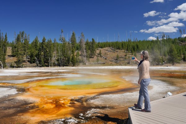 Парк Йеллоустоун туристы