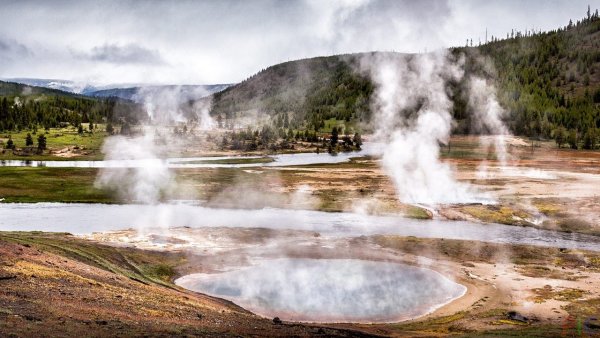 Йеллоустонский парк гейзеры