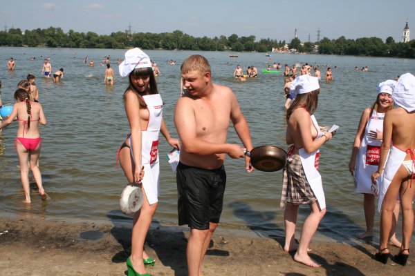 Деревенский пляж на речке