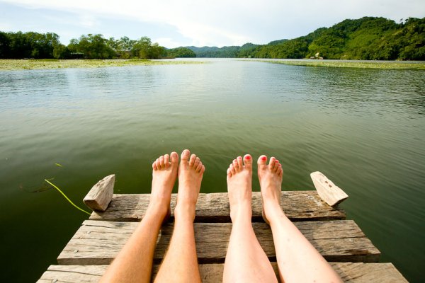 Ноги на речке