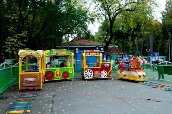 Аттракционы Горьковского парка Пермь