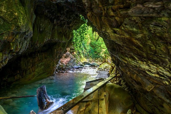 Свирское ущелье Лазаревское