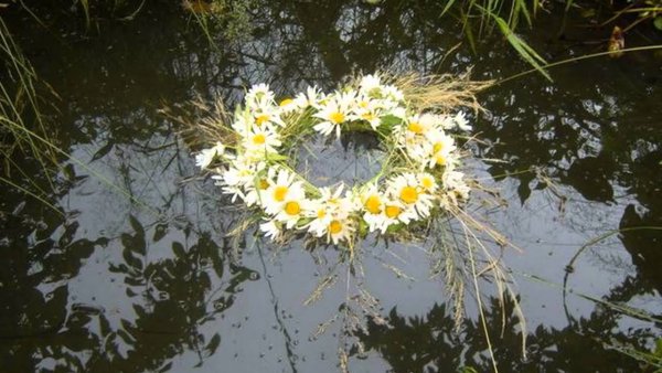 Венки по реке