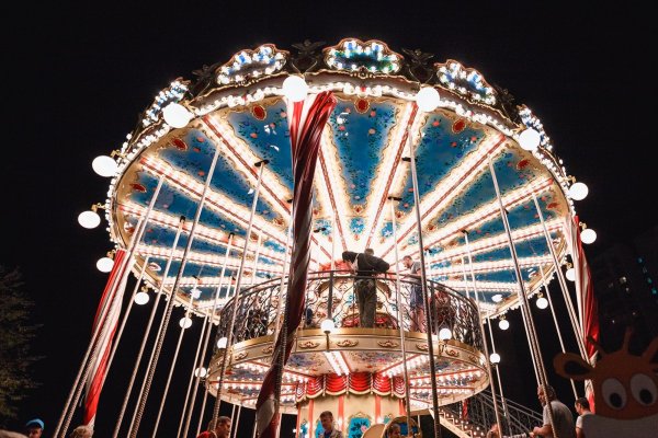 Парк аттракционов Пятигорск ночной