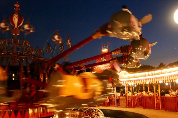 Парк аттракционов ночь Карусель