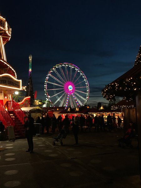 Ночной парк развлечений