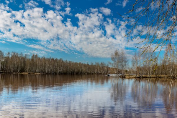 Весна озеро