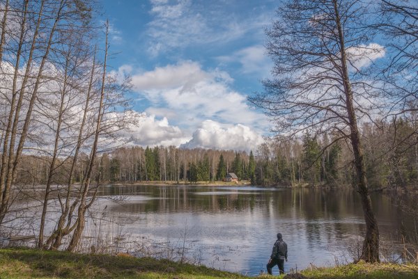 Весна озеро