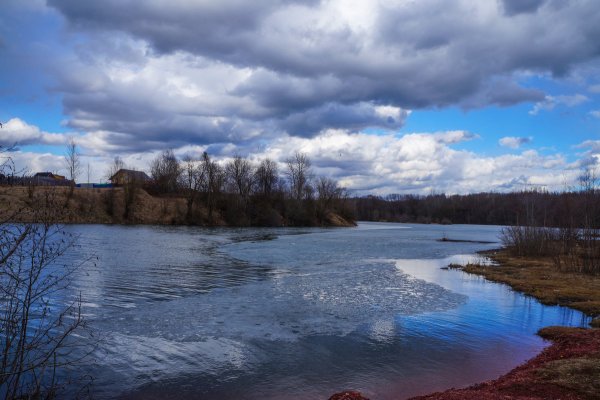 Озеро ранней весной