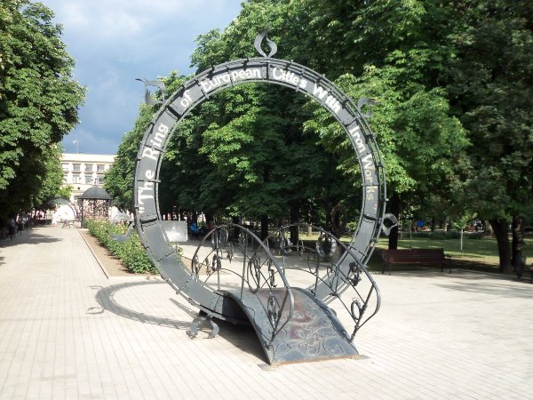 Парк кованных фигур в Донецке