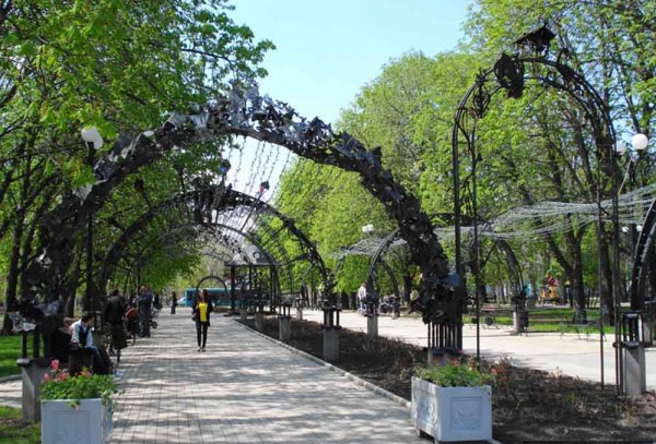 Донецкий парк кованых фигур