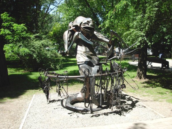 Донецкий парк кованых фигур