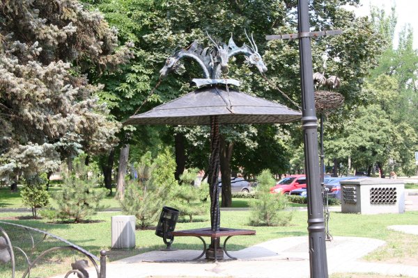 Парк кованых фигур Донецк розы