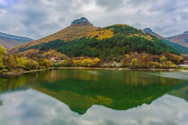 Мангупское озеро в Крыму