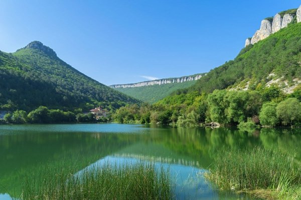 Бахчисарай озеро Мангуп