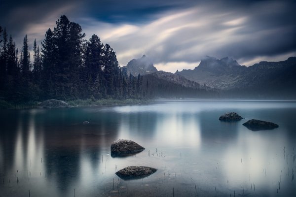 Озеро светлое Ергаки ночью