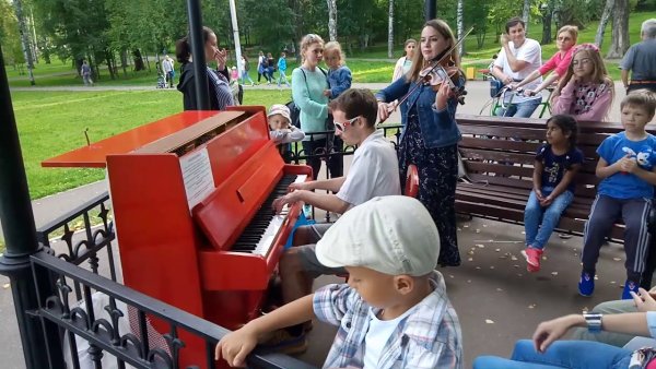 Пианино в Кировском парке Сыктывкар