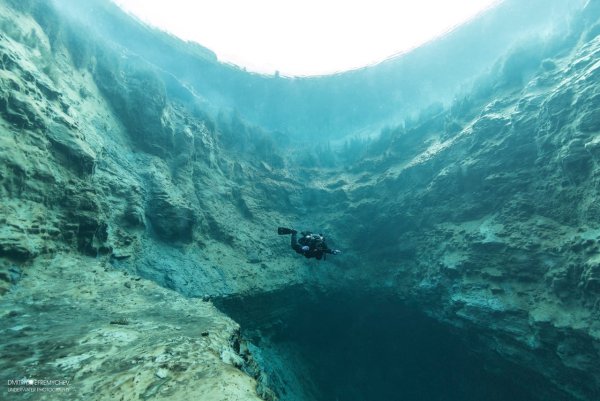 Дно голубого озера Абхазия
