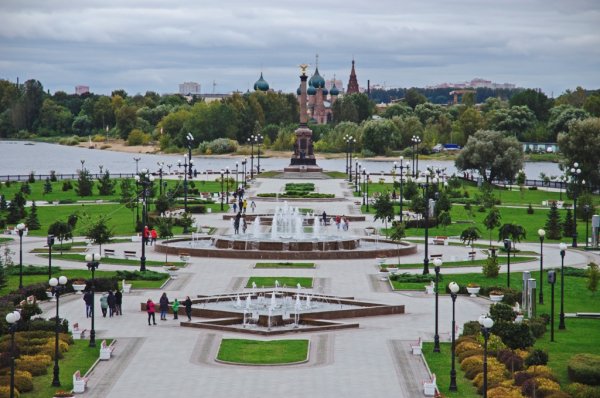 Парк на стрелке города Ярославля