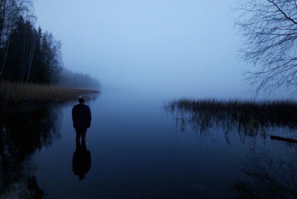 Темная река